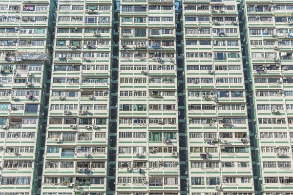 Fachada de arranha-céus edifício residencial na cidade de Hong Kong — Fotografia de Stock