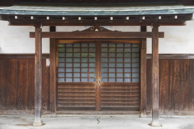 Japonya'da geleneksel evin girişi 