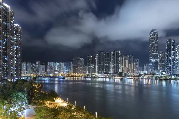 Skyline of Harbor in Hong Kong city at night — Stock Photo, Image