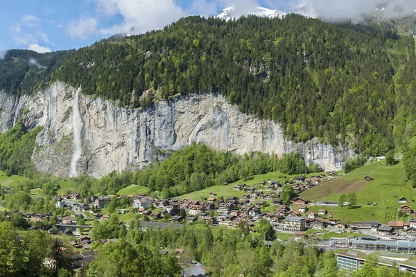 Panoráma údolí Lauterbrunnen v Bernské Alpy, Švýcarsko. — Stock fotografie