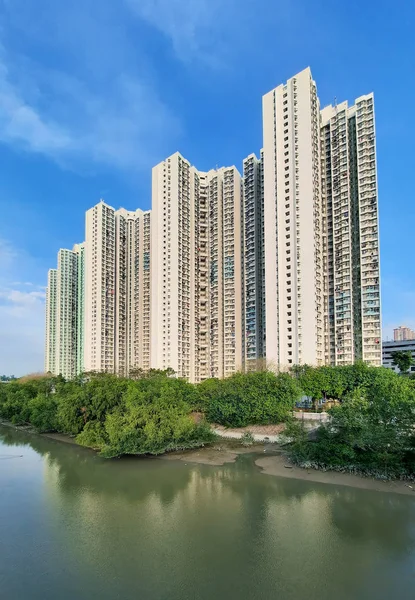 香港市内の公有地と川 — ストック写真