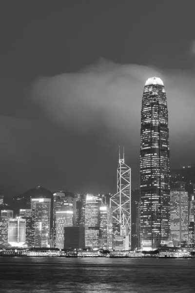 夜の香港の街のダウンタウンの高層ビル — ストック写真