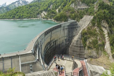 Kurobe Daiyon Dam Japonya'da Tateyama Kurobe alp rotasındaki