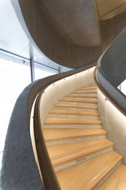 Modern spiral merdiven. Çağdaş mimari eksik arkaplan