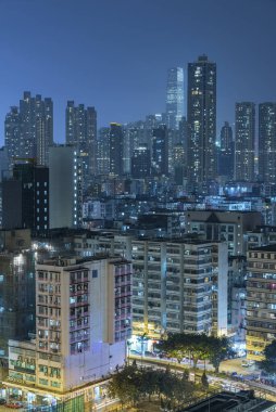 Geceleri Hong Kong şehrinin silueti