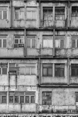 Hong Kong 'da terk edilmiş bir bina.