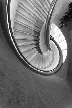 Modern spiral merdiven. Çağdaş mimari eksik arkaplan