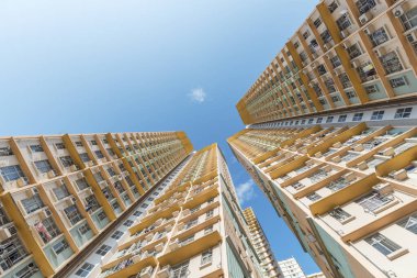 Hong Kong 'da yüksek katlı bir bina.