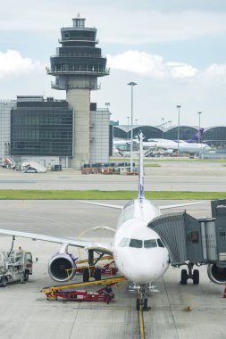 Hong Kong, Çin - 30 Mayıs 2017: Hong Kong Uluslararası Havaalanı. Hong Kong Uluslararası Havaalanı yılda 70 milyondan fazla yolcuyla ilgileniyor..