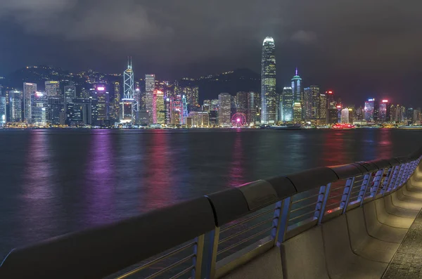 夜の香港のビクトリア港 — ストック写真