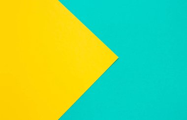 Geometrik bir düz kompozisyon içinde renkli kağıt.