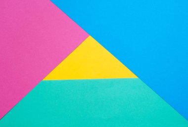 Geometrik bir düz kompozisyon içinde renkli kağıt.