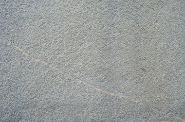 Nervürlü gri duvar.