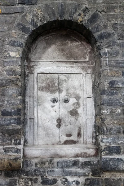 Vieille fenêtre dans l'ancien temple chinois — Photo