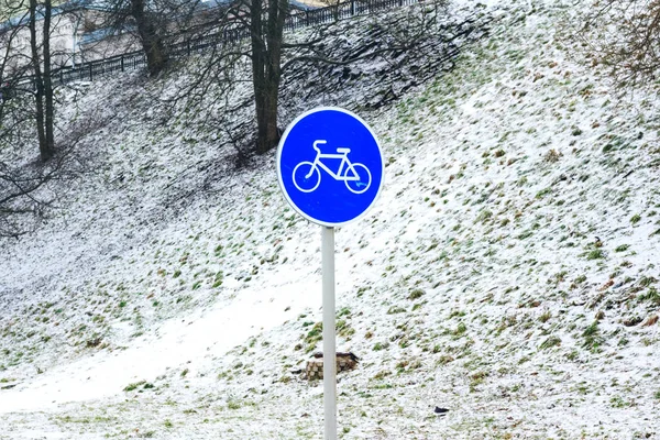 Bicycle sign in the winter