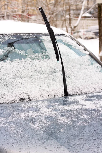 Bilen i snödriva — Stockfoto