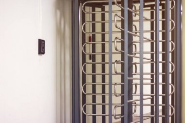 Sadece çalışanlar için havaalanında turnike kapı