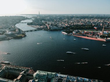 St. Petersburg, Neva nehri, Peter ve Paul kalesinin merkezi, hava fotoğrafı. Gündüz, güneşli bir gün. Rusya