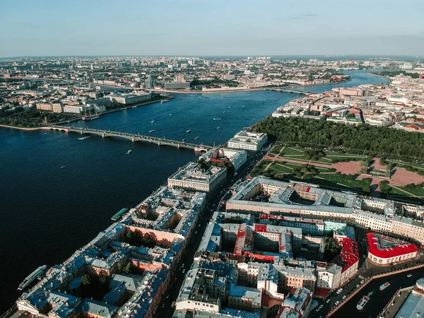 Panorama van het centrum van Sankt Petersburg, Neva rivier,, luchtfoto. Overdag, zonnige dag. Rusland — Stockfoto