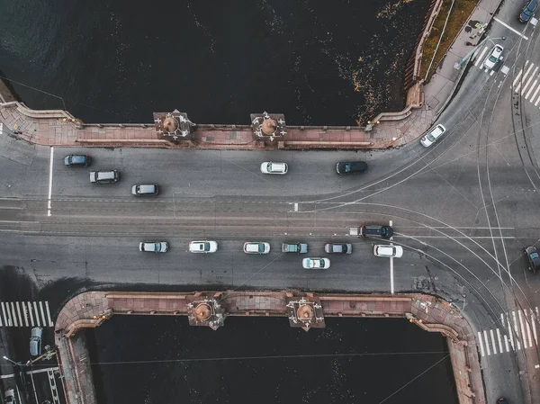 Vista aérea del puente del río Fontanka, tráfico por carretera, Flatley. San Petersburgo, Rusia . — Foto de Stock