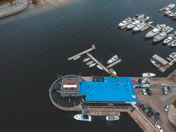 Aerialphoto yacht club with a breakwater. Yachts, motor boats, sailboats, berths, piers. — Stock Photo, Image