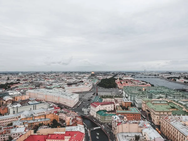 Fotografia aérea centro de São Petersburgo, telhados, rio Moika, rio Neva, praça do Palácio. Luz do pôr do sol . — Fotografia de Stock