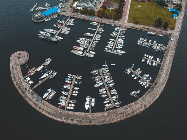 Aerialphoto yacht club with a breakwater. Yachts, motor boats, sailboats, berths, piers. — Stock Photo, Image