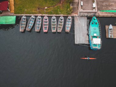 Nehirde kanoyla Aerialfoto kürekçisi eğitimi.