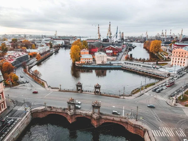 Luchtfoto van de Fontanka rivier, haven, scheepswerf. St. Petersburg, Rusland. — Stockfoto