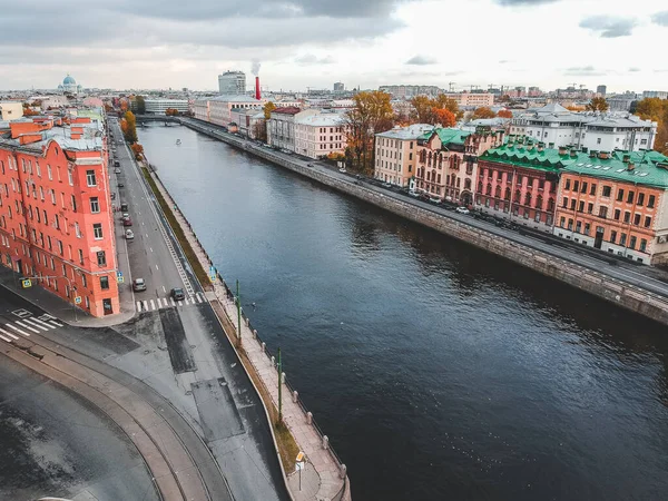 Uitzicht vanuit de lucht op de rivier de Fontanka, het historische centrum van de stad, authentieke huizen. St. Petersburg, Rusland. — Stockfoto