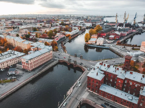 Uitzicht vanuit de lucht op de rivier de Fontanka, het historische centrum van de stad, authentieke huizen. St. Petersburg, Rusland. — Stockfoto