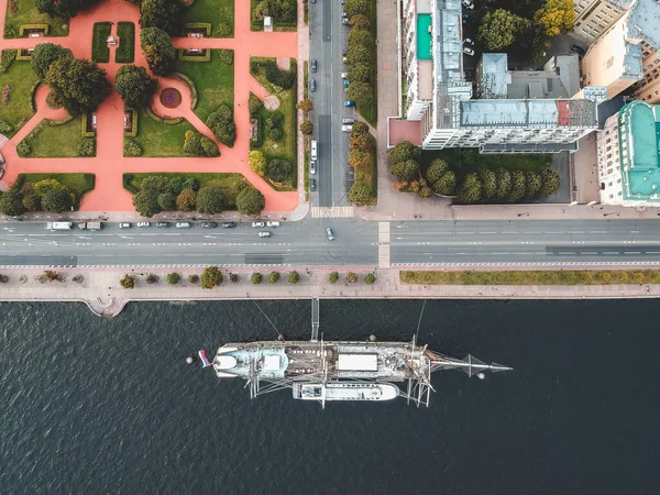 Żeglarski okręt z rocznika lotniczego. Petersburg, Rosja. Płaskowyż — Zdjęcie stockowe