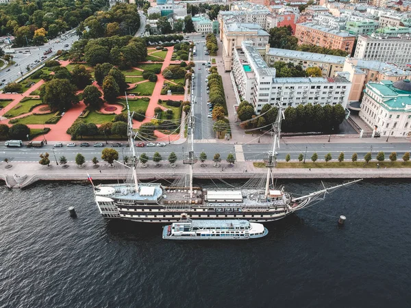 Flygfoto vintage fregatt segelfartyg. Sankt Petersburg, Ryssland. Flatley Ordförande — Stockfoto