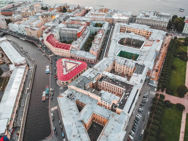 Şehir merkezinin havadan çekilmiş fotoğrafı, tarihi evlerin çatıları, St. Petersburg, Rusya — Stok fotoğraf