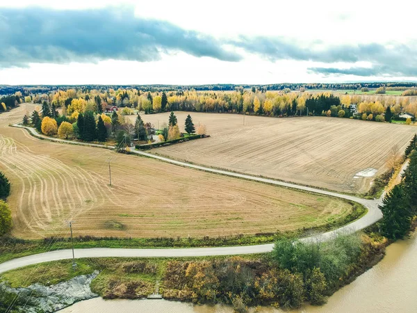 Vista aérea de campos y bosques. Foto tomada de un dron. Finlandia, Pornainen . — Foto de stock gratis