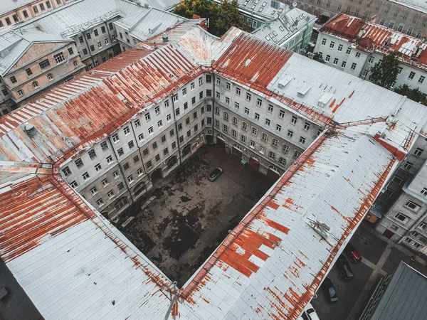 Letecká fotografie restaurace na střeše, terasa, centrum Petrohradu, střechy, říční lodě — Stock fotografie