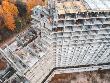 Konut inşaatı için hava manzarası, kule vinci. Sonbahar, St. Petersburg, Rusya.