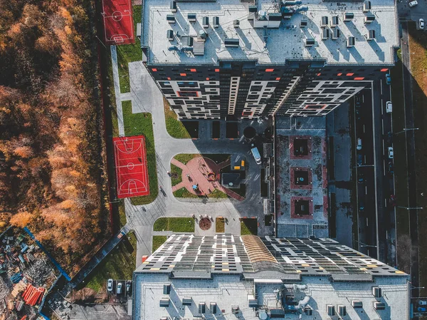 Ariel utsikt över taket på en höghus byggnad. Ryssland, Sankt Petersburg — Stockfoto