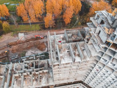 Konut inşaatı için hava manzarası, kule vinci. Sonbahar, St. Petersburg, Rusya.