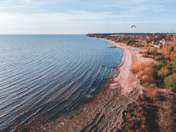 Vista de Ariel de la costa del mar Báltico. Rusia, San Petersburgo . — Foto de Stock