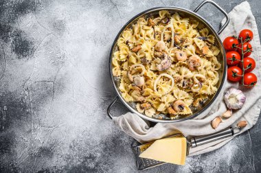 Deniz ürünleri, ahtapot, karides, mürekkep balığı, deniz tarağı ve... 