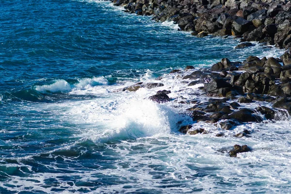 Costa Adeje ve Las Americas 'ın Rocky sahilleri. Tenerife Adası, Kanaryalar — Stok fotoğraf