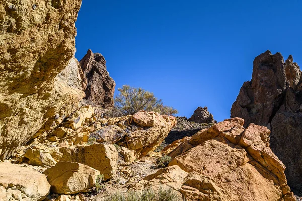 Formaciones rocosas hechas por lava voolcanica. Parque Nacional del Teide. Tenerife, Islas Canarias — Foto de Stock