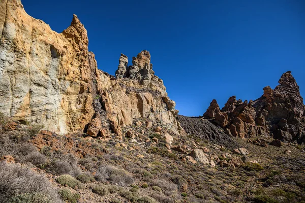 Hermoso fondo con el Parque Nacional del Teide, formaciones rocosas volcánicas. Enfoque selectivo. Tenerife, Islas Canarias — Foto de Stock