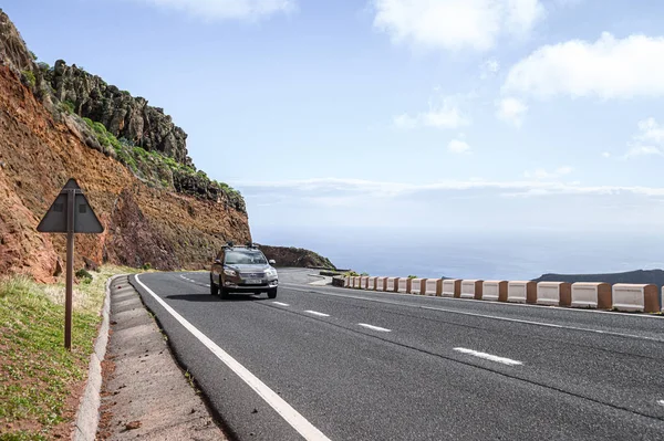 Carretera serpenteante de montaña en la isla de La Gomera. Hermoso fondo, camino — Foto de Stock