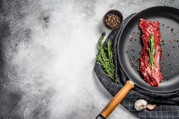 Jupe Crue Steak Machette Dans Une Casserole Avec Des Ingrédients — Photo