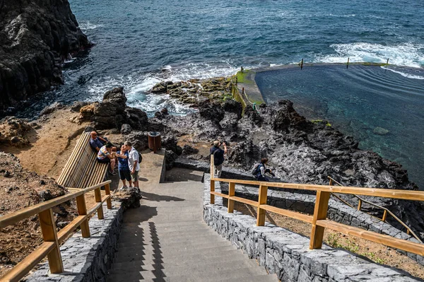 Una Piscina Exterior Abandonada Con Agua Del Océano Una Costa — Foto de Stock