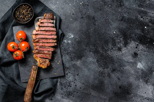 Steak Surlonge Grillé Sur Hachoir Viande Fond Noir Vue Dessus — Photo