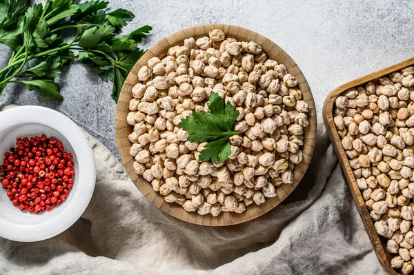 Uncooked Dried Chickpeas Wooden Bowl Gray Background Top View — 스톡 사진