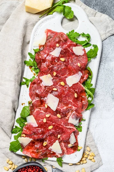 Carpaccio Carne Vaca Marmorizada Carne Crua Preta Angus Fundo Cinzento — Fotografia de Stock